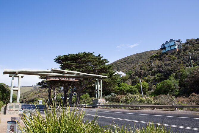 Private Great Ocean Road - The Ultimate Aussie Adventure - Twelve Apostles guided walk and Shipwreck Coast stories