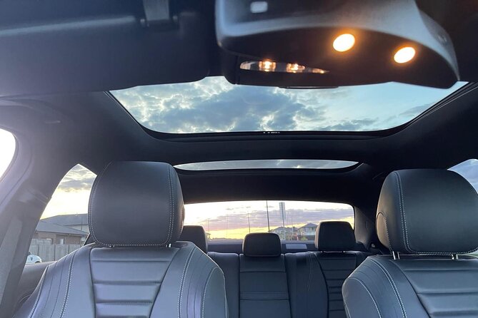 Private Melbourne Airport Transfers To City (Sedan, SUV, or Van) - A note on drivers: punctual and personable