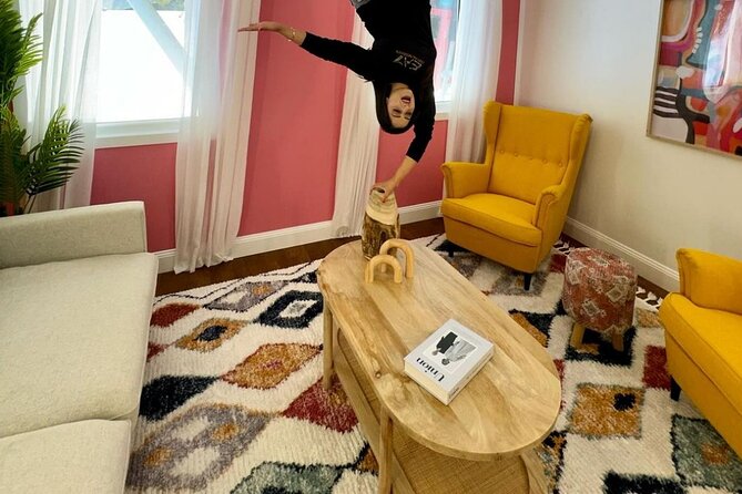 Upside Down House Photo Experience in Australia - Price and timing for a 30 minute upside down photo sprint