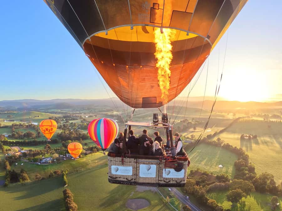 Yarra Valley: Hot Air Balloon Flight & Buffet Breakfast - Getting to Balgownie Estate and the pre-flight briefing